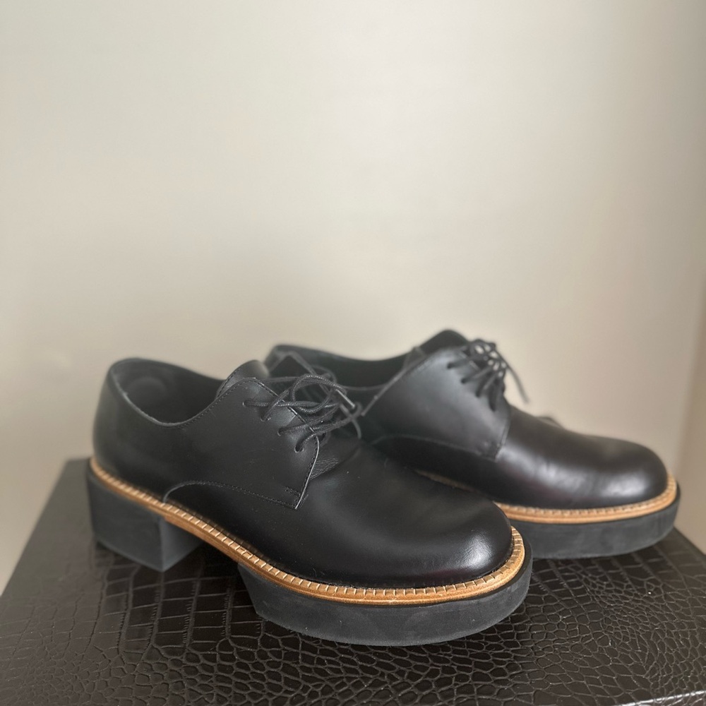 Paloma Barcelo shoes size 8 black laces leather